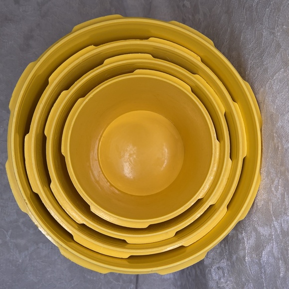 Tupperware: 4 Container Set with Lids - Picture 7 of 10